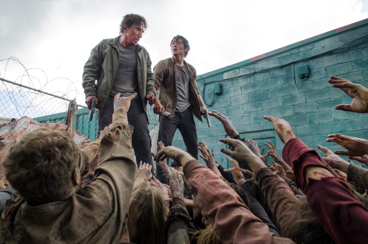 Glenn-and-Nicholas-Are-Surrounded-By-Walkers-in-The-Walking-Dead-Season-6.